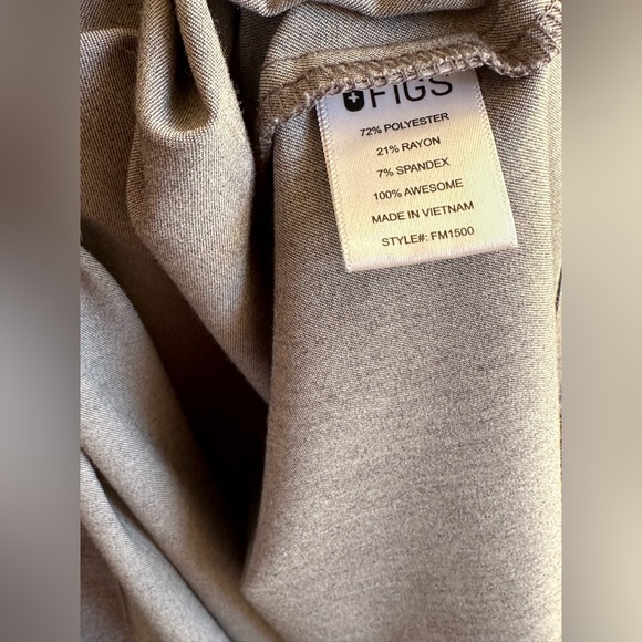 Figs Lot of 2 Soft Scrub Tops  (1) Black (1) Charcoal Gray Medical Nurse Sz XXL - Picture 7 of 11